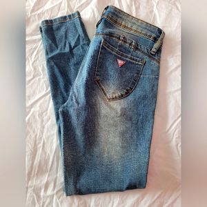 NWOT Guess Curvy Mid Rise Skinny Beyla Fit Jean Size 26x27